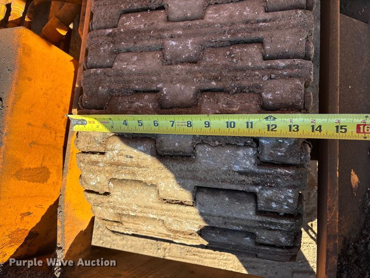 image for item EG8280 2005 LeeBoy L1000 T paver