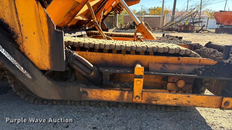 image for item EG8280 2005 LeeBoy L1000 T paver