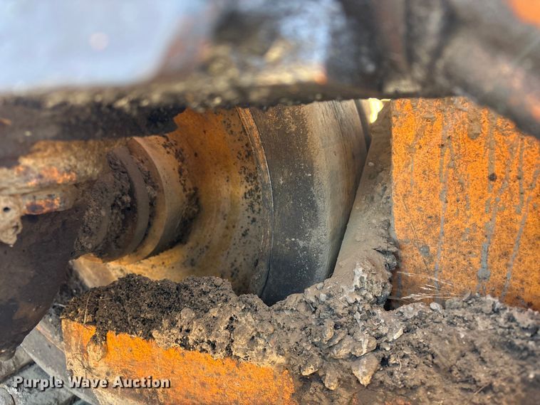 image for item EG8280 2005 LeeBoy L1000 T paver