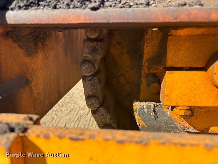 image for item EG8280 2005 LeeBoy L1000 T paver