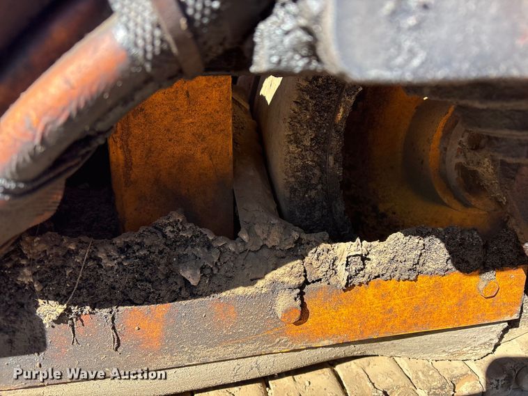 image for item EG8280 2005 LeeBoy L1000 T paver