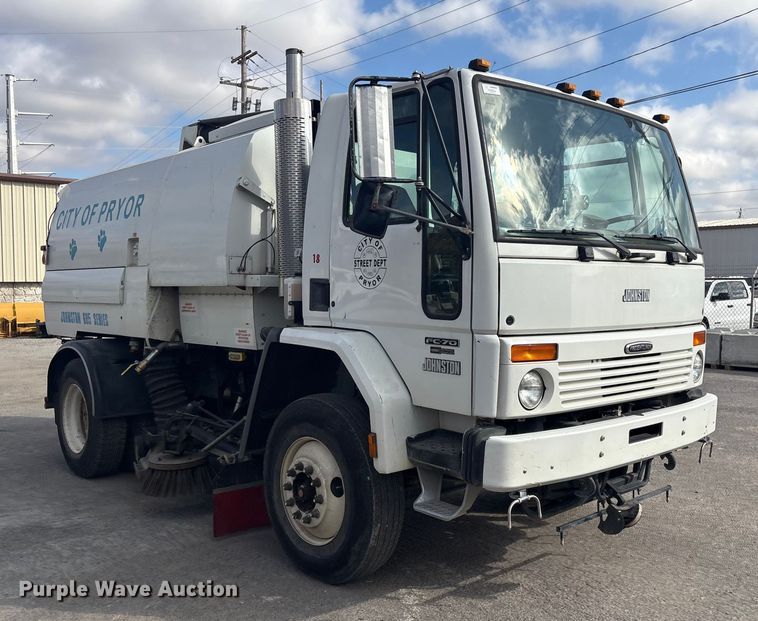 image for item EG8283 2002 Freightliner FC70 street sweeper