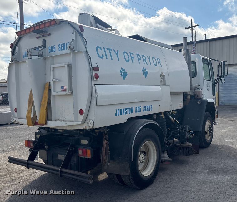 image for item EG8283 2002 Freightliner FC70 street sweeper