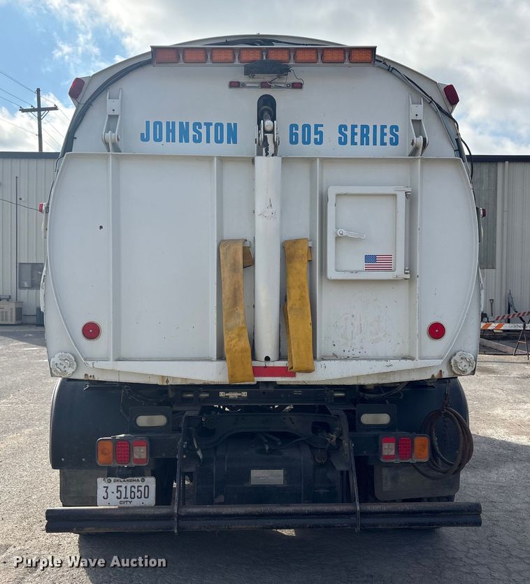 image for item EG8283 2002 Freightliner FC70 street sweeper