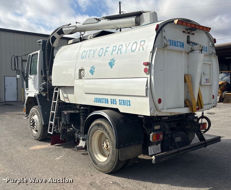 image for item EG8283 2002 Freightliner FC70 street sweeper