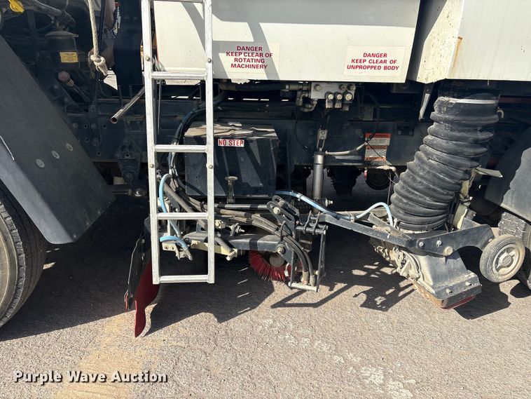 image for item EG8283 2002 Freightliner FC70 street sweeper