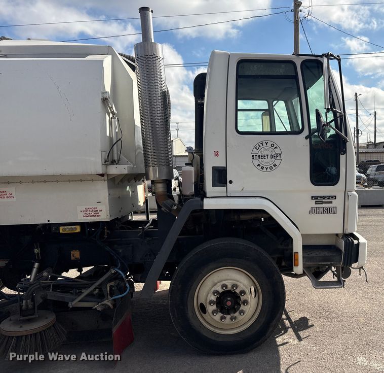 image for item EG8283 2002 Freightliner FC70 street sweeper