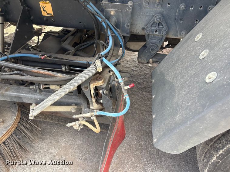 image for item EG8283 2002 Freightliner FC70 street sweeper