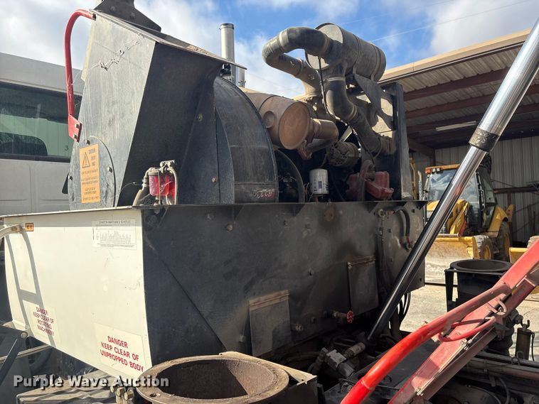 image for item EG8283 2002 Freightliner FC70 street sweeper