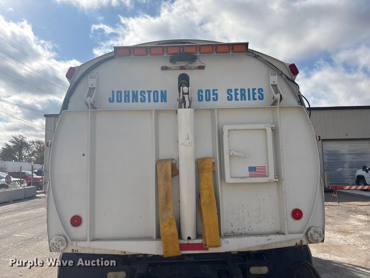 image for item EG8283 2002 Freightliner FC70 street sweeper