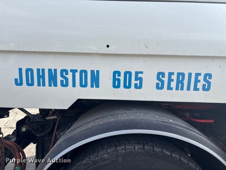 image for item EG8283 2002 Freightliner FC70 street sweeper