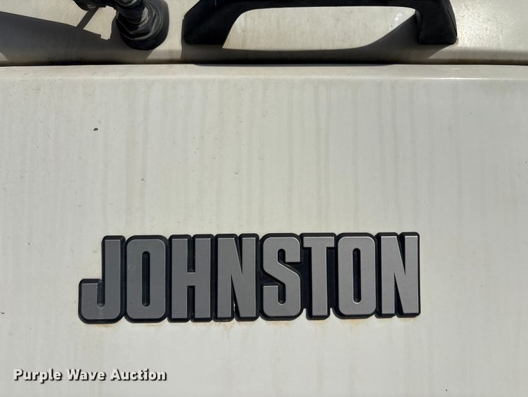 image for item EG8283 2002 Freightliner FC70 street sweeper