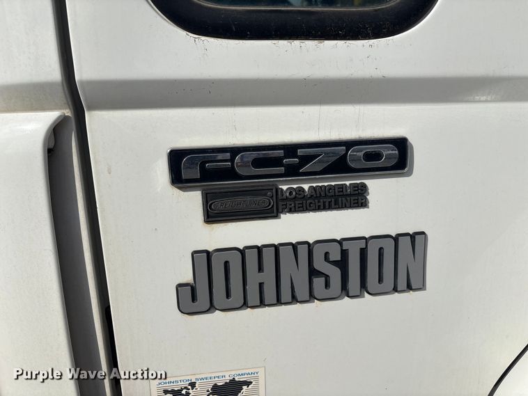 image for item EG8283 2002 Freightliner FC70 street sweeper