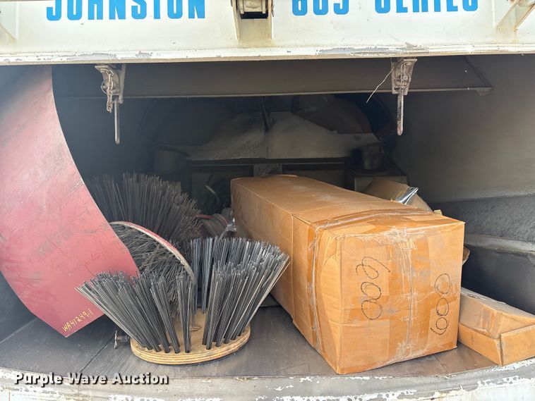 image for item EG8283 2002 Freightliner FC70 street sweeper