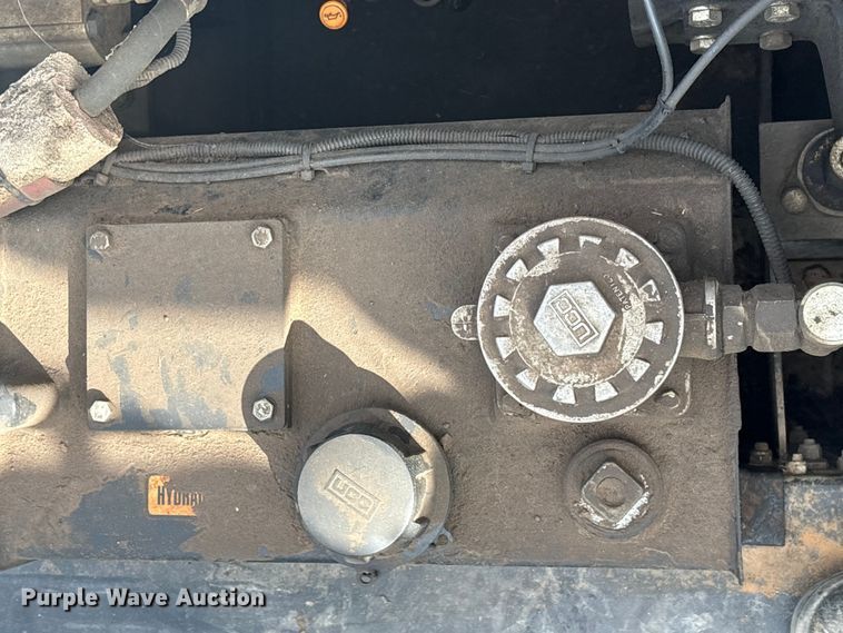 image for item EG8283 2002 Freightliner FC70 street sweeper