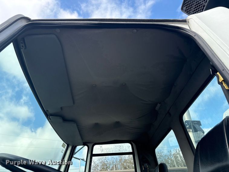 image for item EG8283 2002 Freightliner FC70 street sweeper