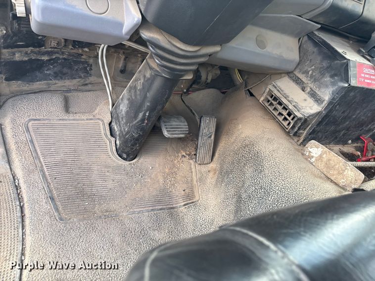 image for item EG8283 2002 Freightliner FC70 street sweeper