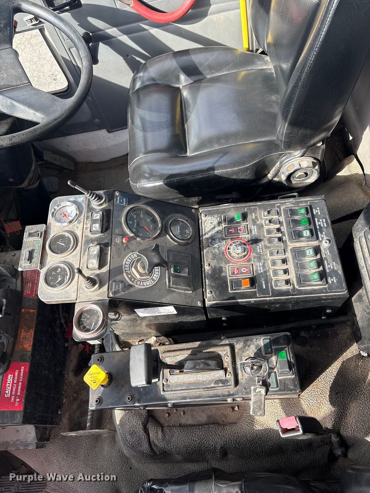 image for item EG8283 2002 Freightliner FC70 street sweeper