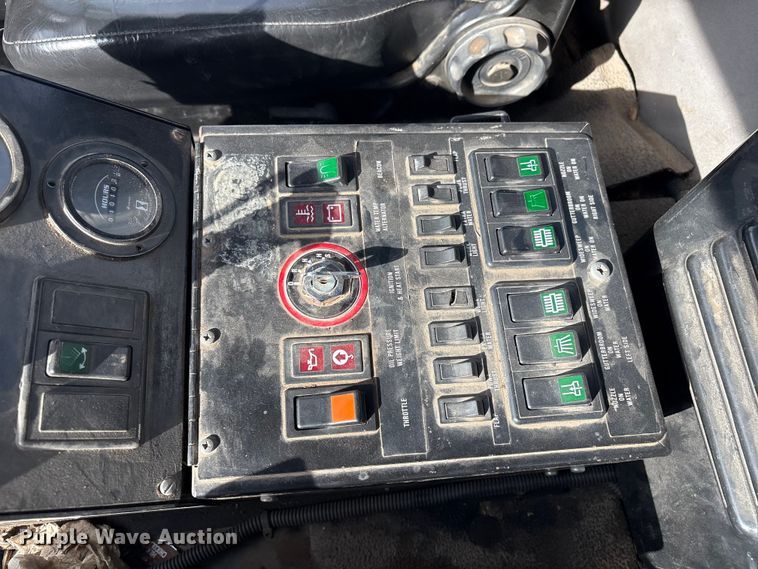 image for item EG8283 2002 Freightliner FC70 street sweeper