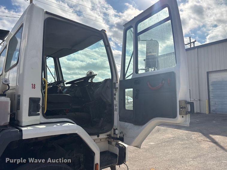 image for item EG8283 2002 Freightliner FC70 street sweeper