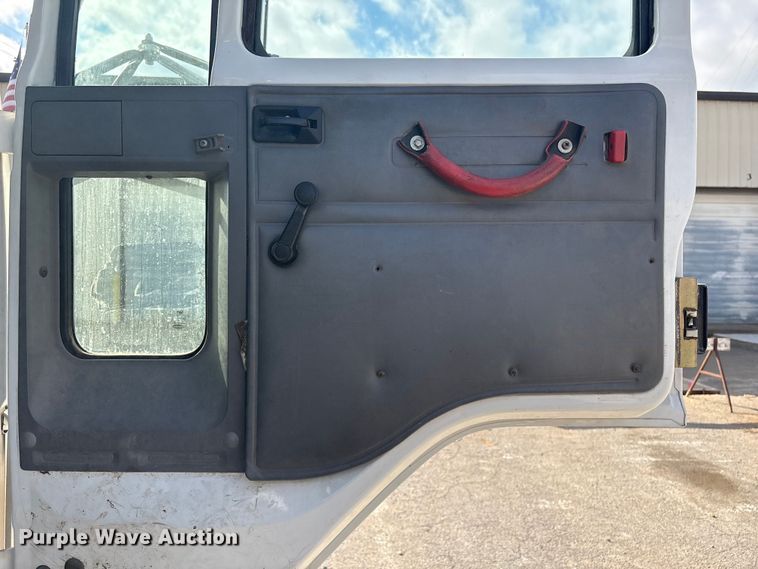 image for item EG8283 2002 Freightliner FC70 street sweeper