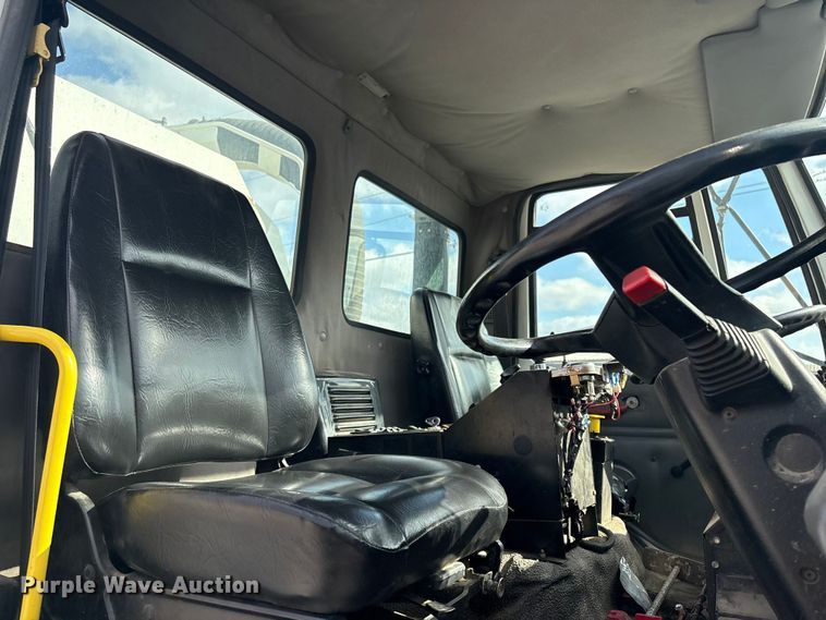 image for item EG8283 2002 Freightliner FC70 street sweeper