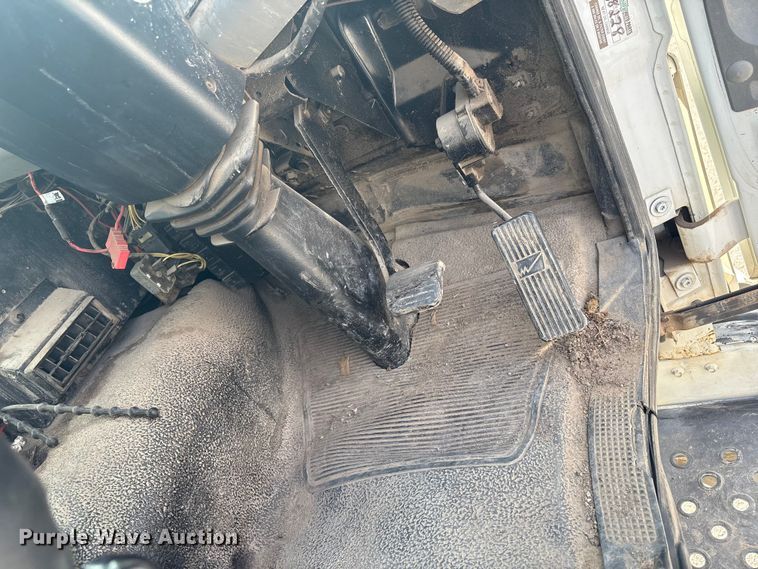 image for item EG8283 2002 Freightliner FC70 street sweeper