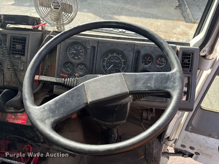 image for item EG8283 2002 Freightliner FC70 street sweeper