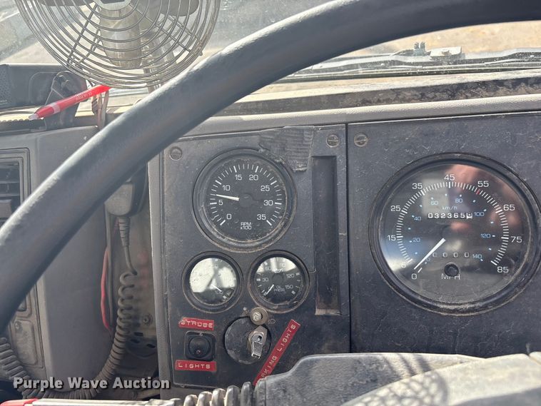 image for item EG8283 2002 Freightliner FC70 street sweeper