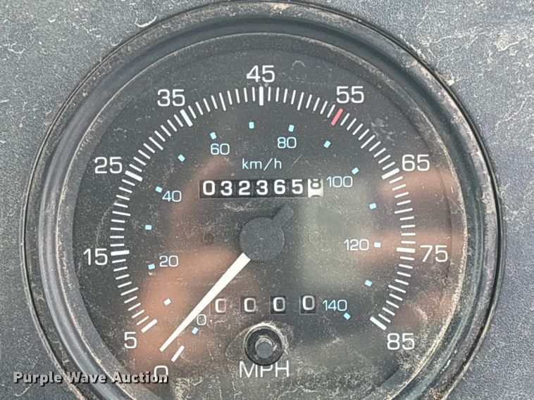 image for item EG8283 2002 Freightliner FC70 street sweeper