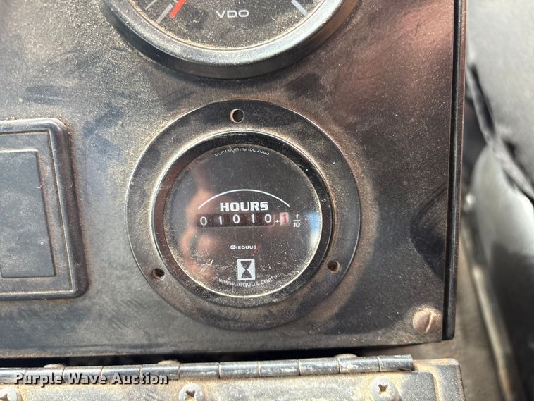 image for item EG8283 2002 Freightliner FC70 street sweeper