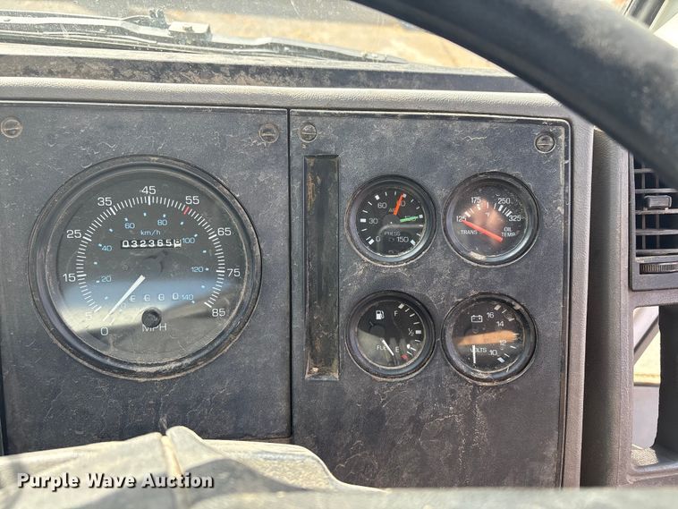 image for item EG8283 2002 Freightliner FC70 street sweeper