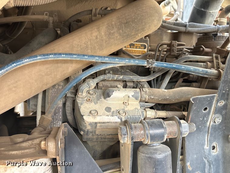 image for item EG8283 2002 Freightliner FC70 street sweeper