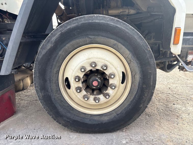 image for item EG8283 2002 Freightliner FC70 street sweeper