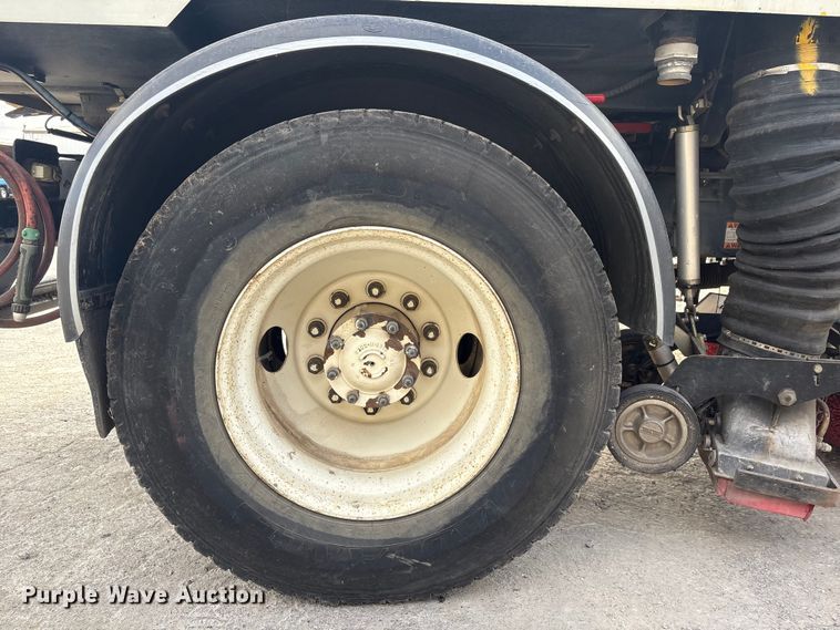 image for item EG8283 2002 Freightliner FC70 street sweeper