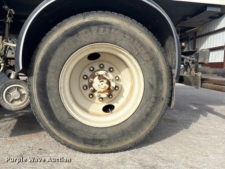 image for item EG8283 2002 Freightliner FC70 street sweeper