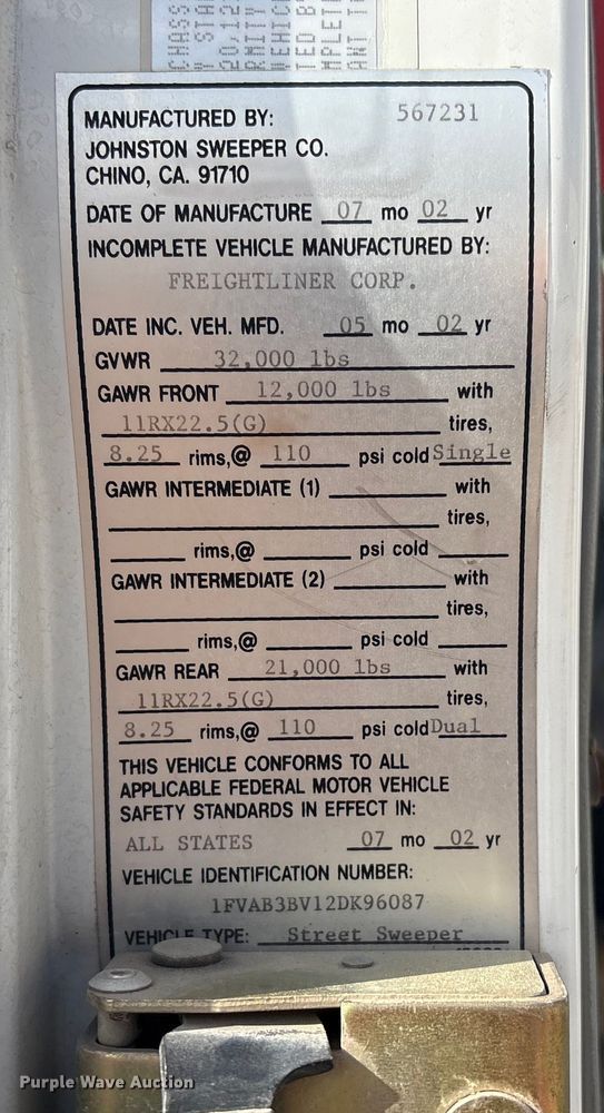 image for item EG8283 2002 Freightliner FC70 street sweeper