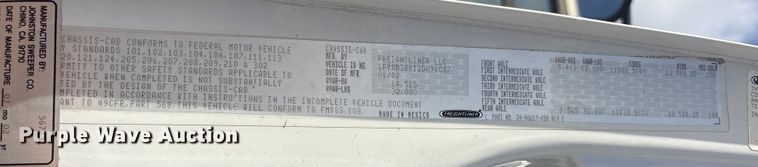 image for item EG8283 2002 Freightliner FC70 street sweeper