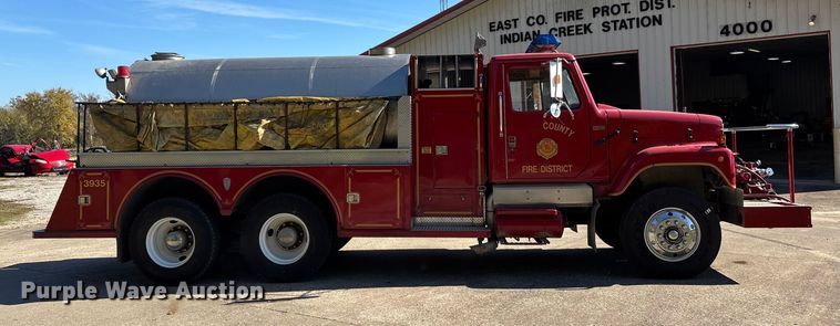 image for item EJ7706 1988 International F2554 pumper fire truck