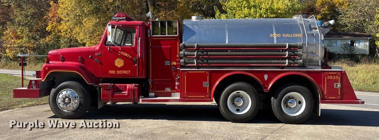 image for item EJ7706 1988 International F2554 pumper fire truck
