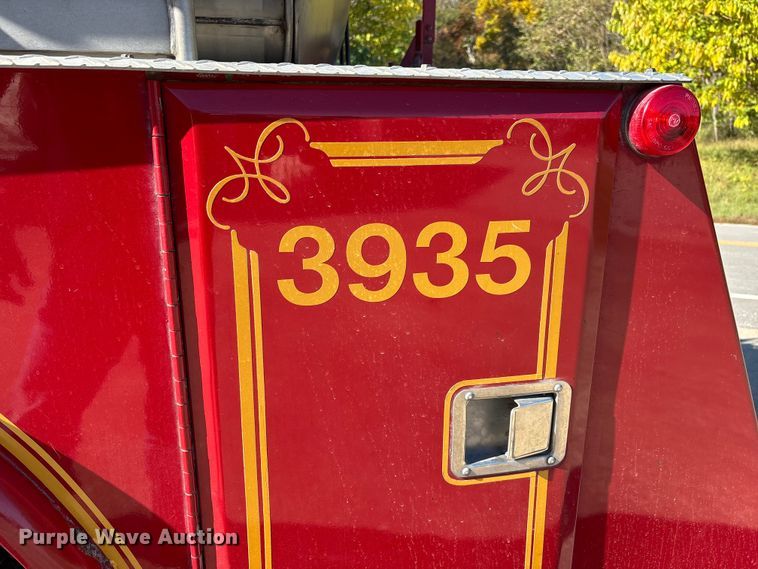 image for item EJ7706 1988 International F2554 pumper fire truck
