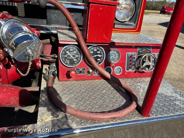 image for item EJ7706 1988 International F2554 pumper fire truck