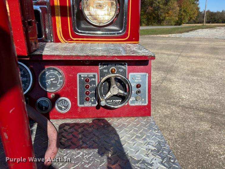 image for item EJ7706 1988 International F2554 pumper fire truck