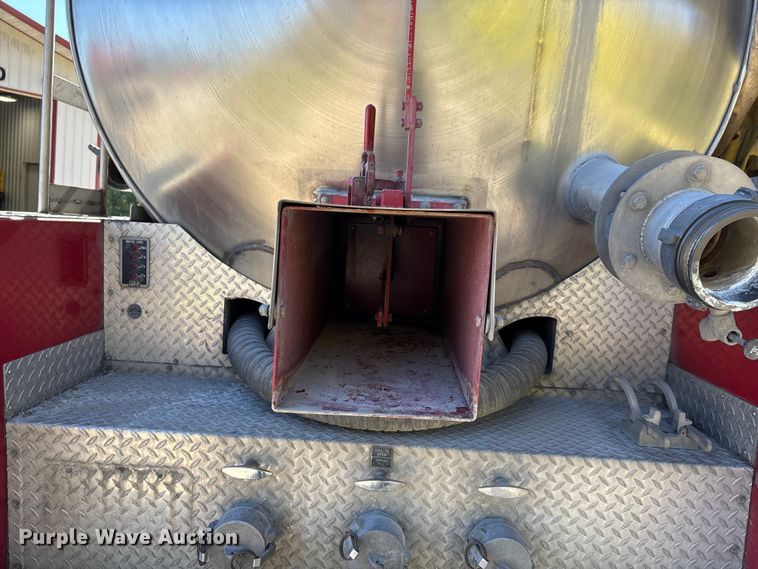 image for item EJ7706 1988 International F2554 pumper fire truck