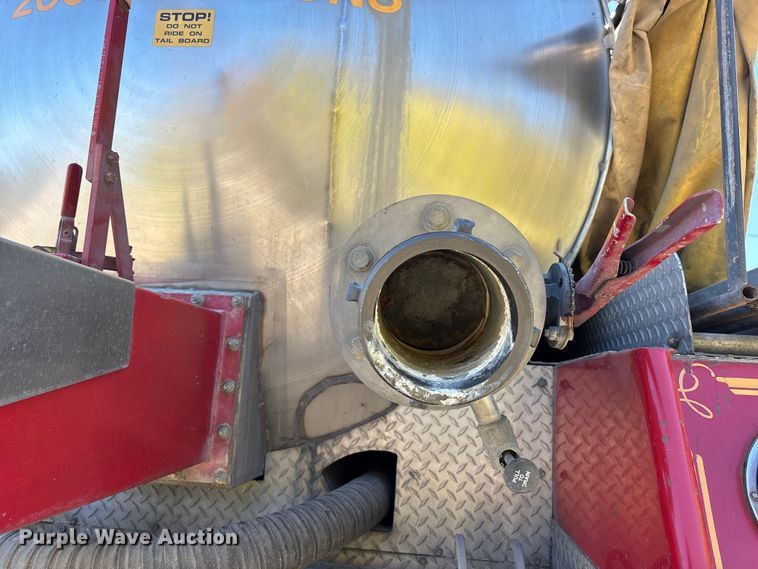 image for item EJ7706 1988 International F2554 pumper fire truck