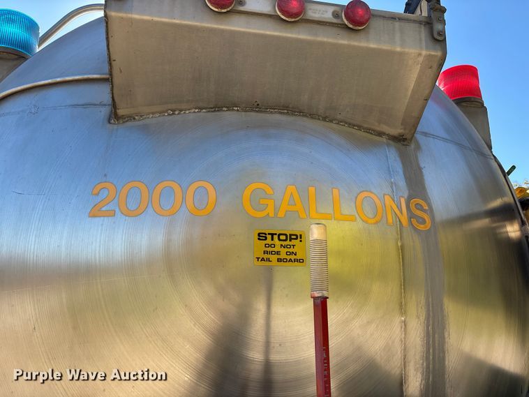 image for item EJ7706 1988 International F2554 pumper fire truck