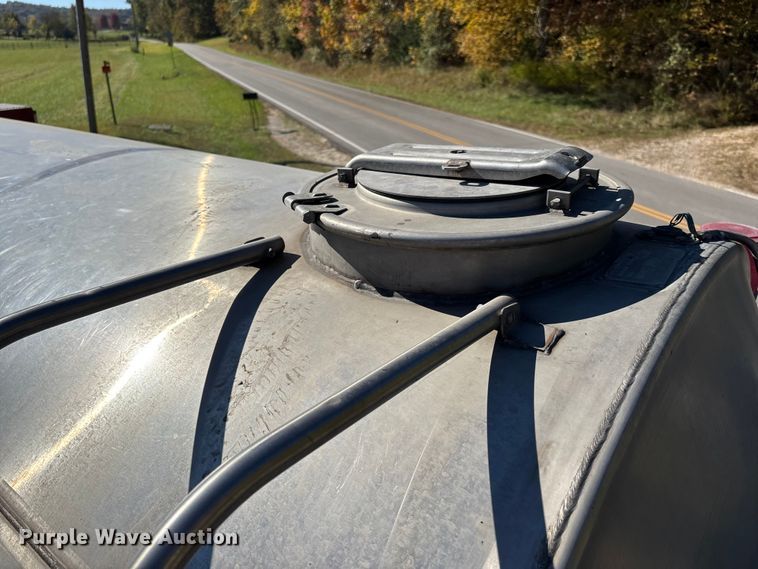 image for item EJ7706 1988 International F2554 pumper fire truck