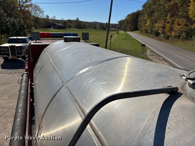 image for item EJ7706 1988 International F2554 pumper fire truck