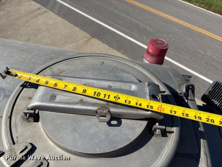 image for item EJ7706 1988 International F2554 pumper fire truck