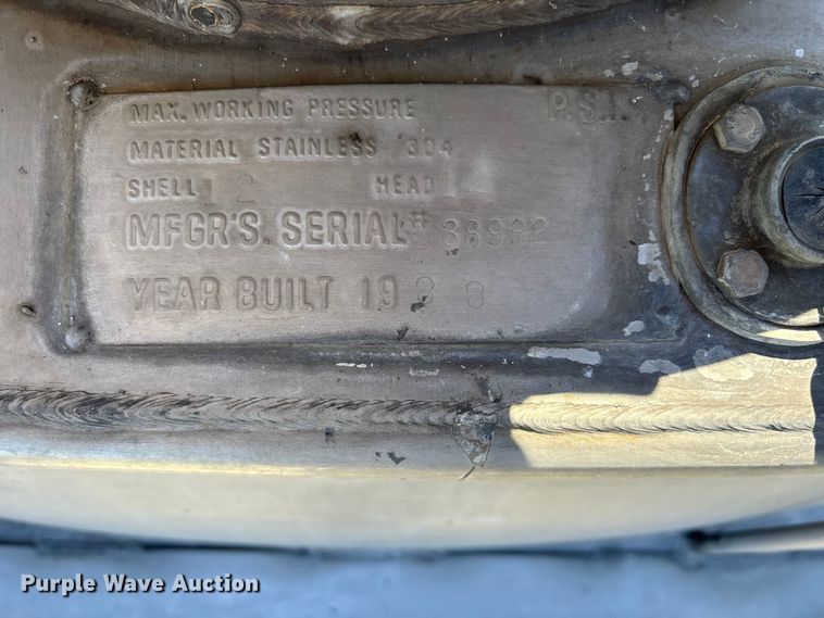 image for item EJ7706 1988 International F2554 pumper fire truck